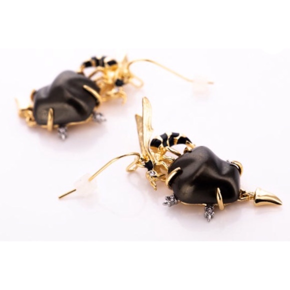 ALEXIS BITTAR • Crystal Pearl Hornet Earrings - Picture 6 of 8